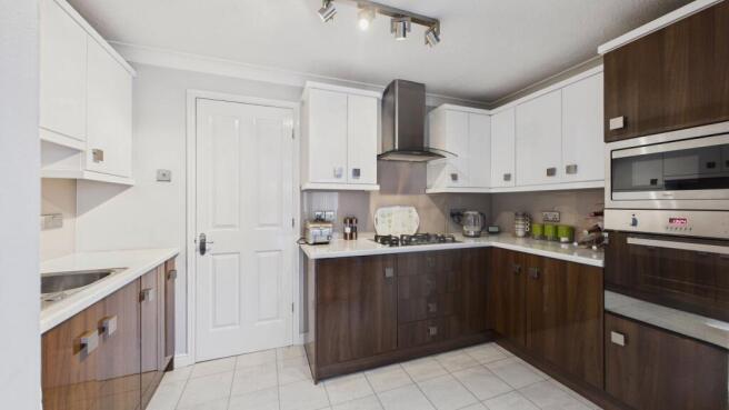 CAM02351G0-PR0088-STILL018 (1)