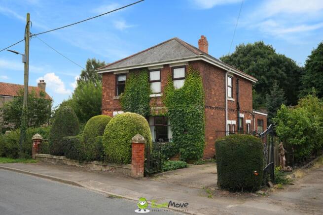 Estate Agent EweMove Scunthorpe Front Aspect