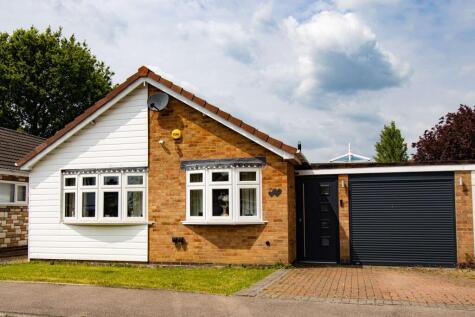 73, Greenacres Drive, Lutterworth LE17 4TN