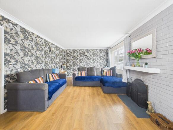 CAM04922G0-PR0032-STILL014