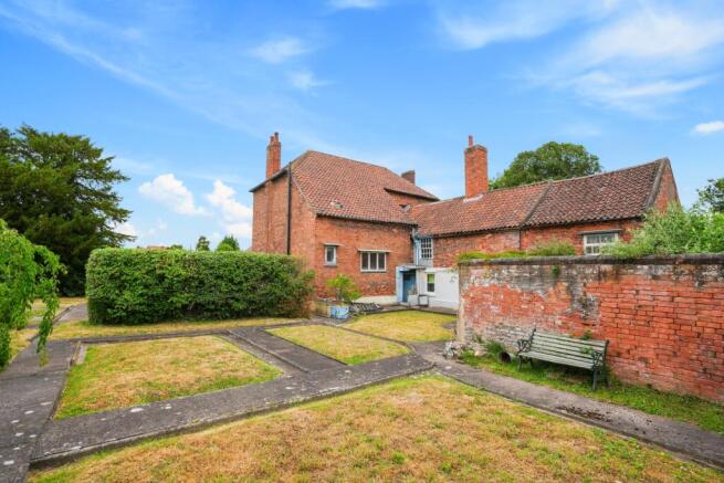 EweMove Estate Agent Scunthorpe South - Rear Side 