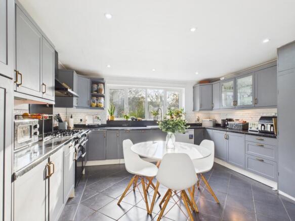 CAM02313G0-PR0102-STILL002