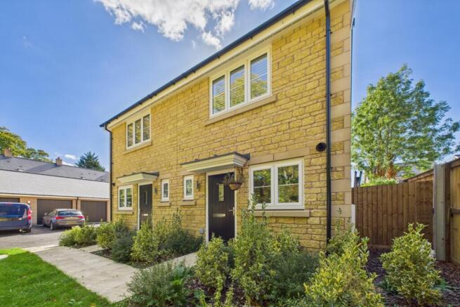 View of property from the front