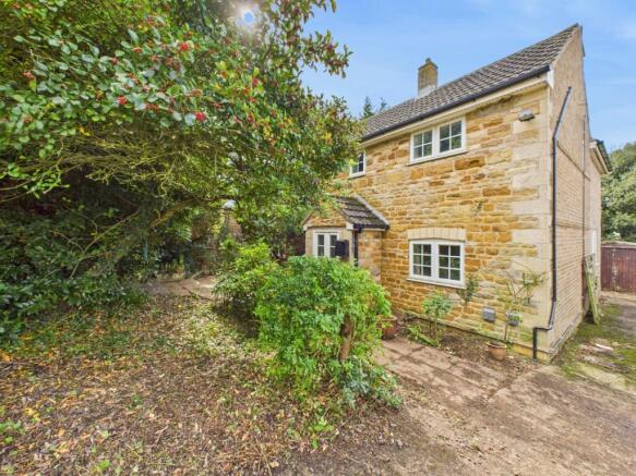 CAM02313G0-PR0095-STILL040