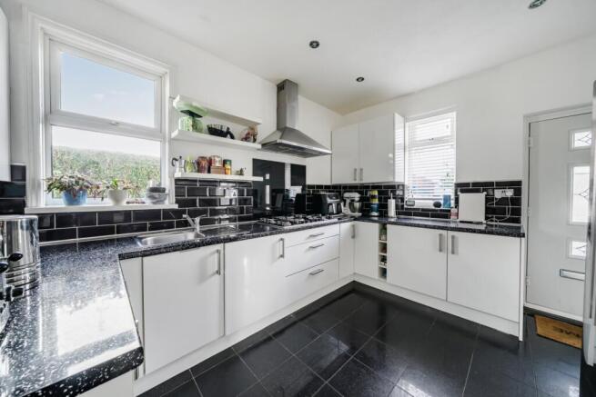 34 Thorpe Lea Rd, kitchen 1