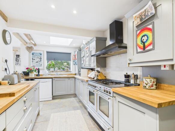 CAM02313G0-PR0102-STILL012