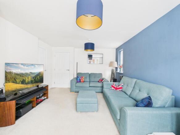 3. CAM04922G0-PR0085-STILL006