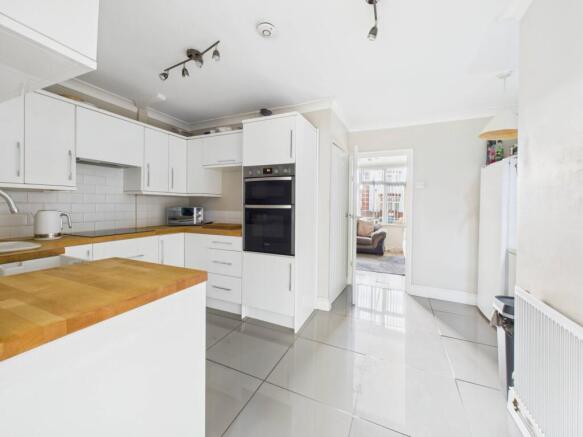 3. CAM04922G0-PR0094-STILL021