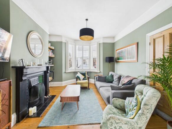 2. CAM04922G0-PR0086-STILL001