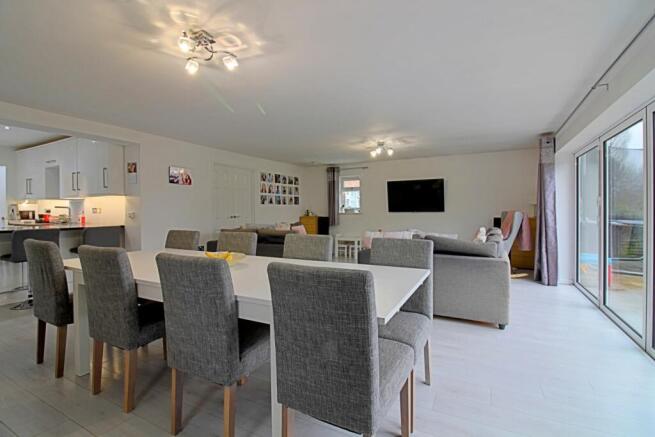 Family Dining Room - Windy Arbour - Matt Clinton E
