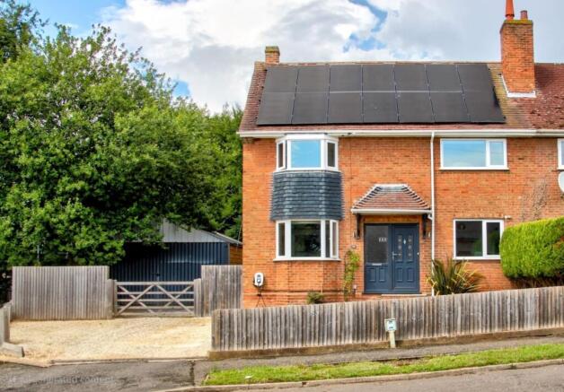 Hall Close Stoneleigh - Matt Clinton EweMove Kenil