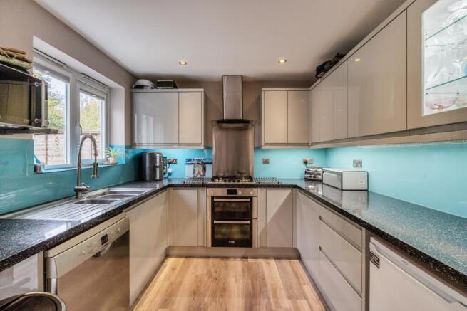 1373750-12-6902530bdffeb