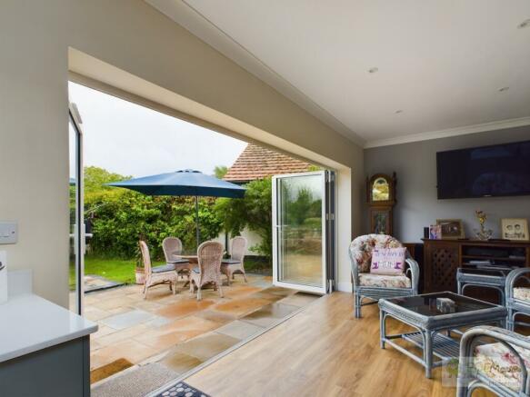 Summer room - bi fold doors