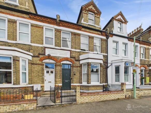 Front of House- Mark Stephens EweMove Newmarket an