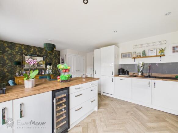 CAM03589G0-PR0086-STILL003