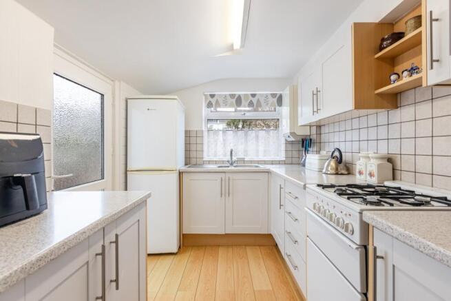 A08 - 8 Carlton Rd Torquay - 241209