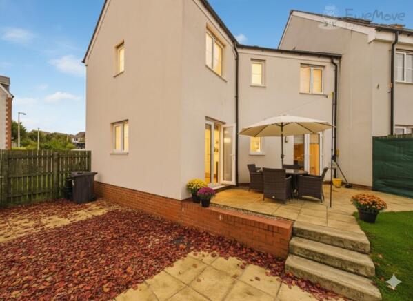 VIRTUALLY STAGED AUTUMN SCENE