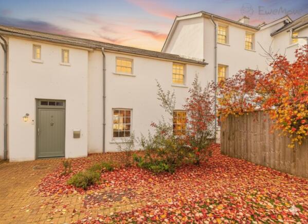 VIRTUALLY STAGED AUTUMN SCENE