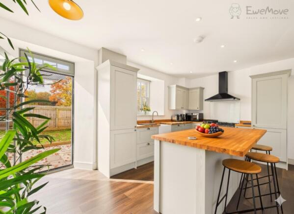 AUTUMN KITCHEN STAGED