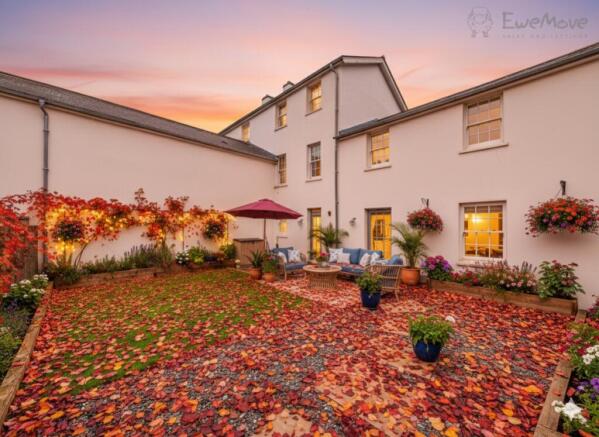 VIRTUALLY STAGED AUTUMN SCENE
