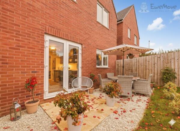 VIRTUALLY STAGED AUTUMN SCENE