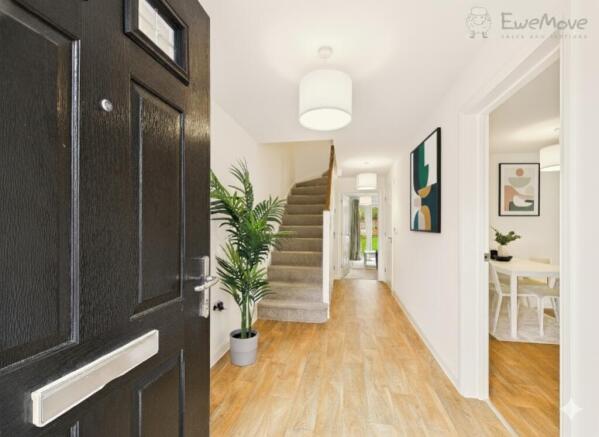 EWEMOVE TIVERTON - ENTRANCE HALL - DRESSED IMAGE