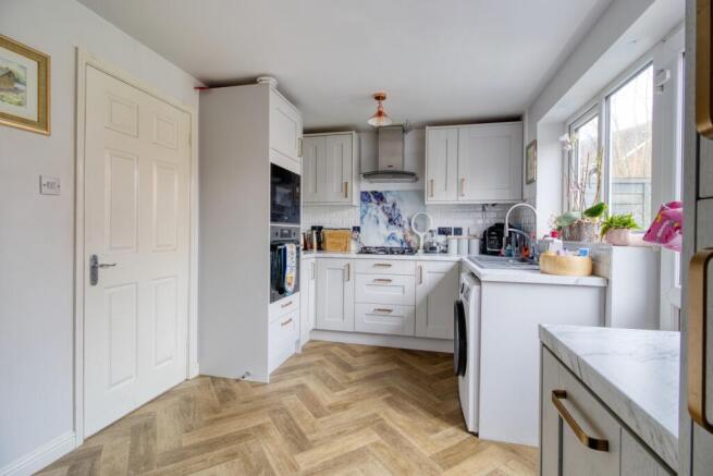 Kitchen - EweMove Swindon South