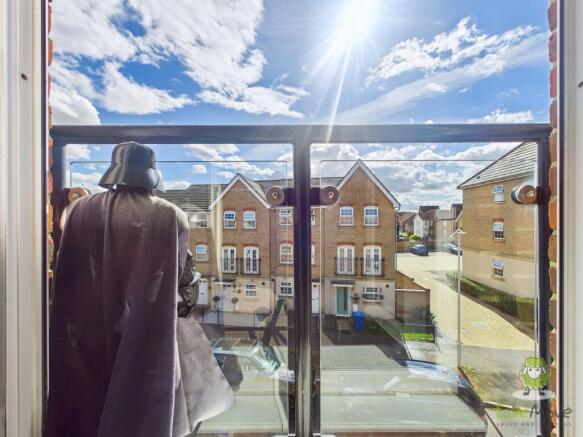 CAM01543G0-PR0151-STILL033