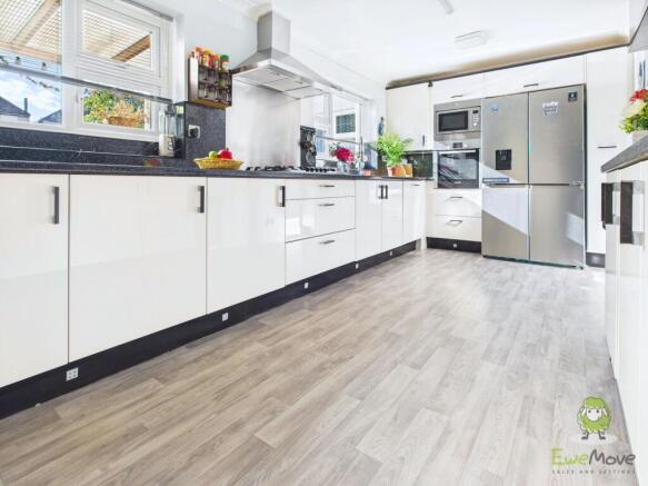 CAM01543G0-PR0159-STILL029