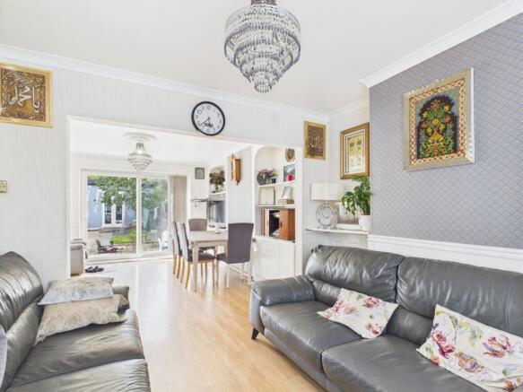 CAM03750G0-PR0059-STILL001