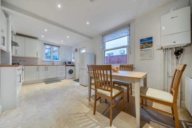 1402751-15-697103bdae436