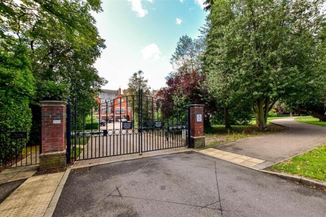 Boyes Crescent.jpg
