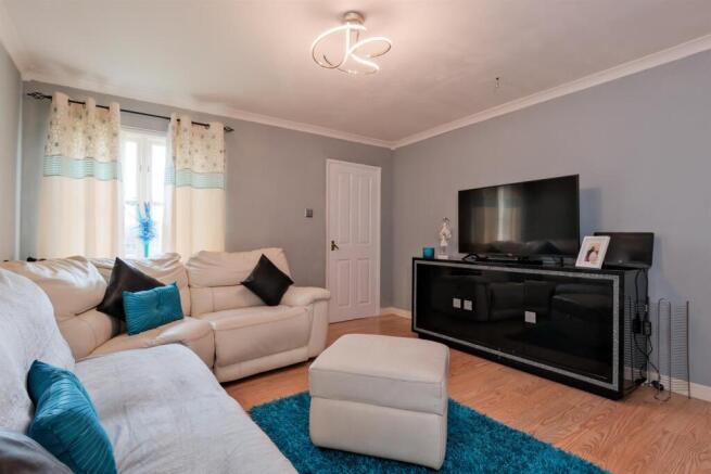 003-28 McMahon Drive, Newmains, ML2 9BS.jpg