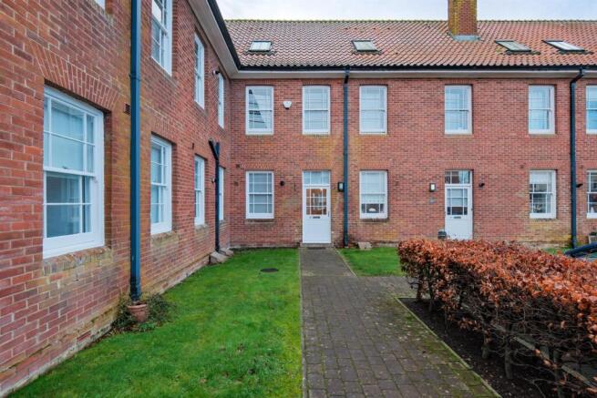 041-92 Quinn Court, Lanark.jpg