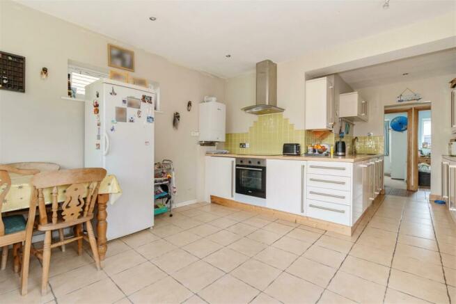 For Sale by Aspire Residential - Courtlands Close