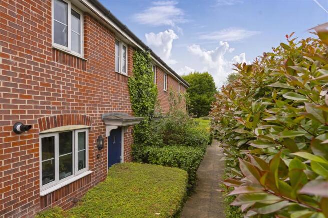 For Sale by Aspire Residential | Teulon Court