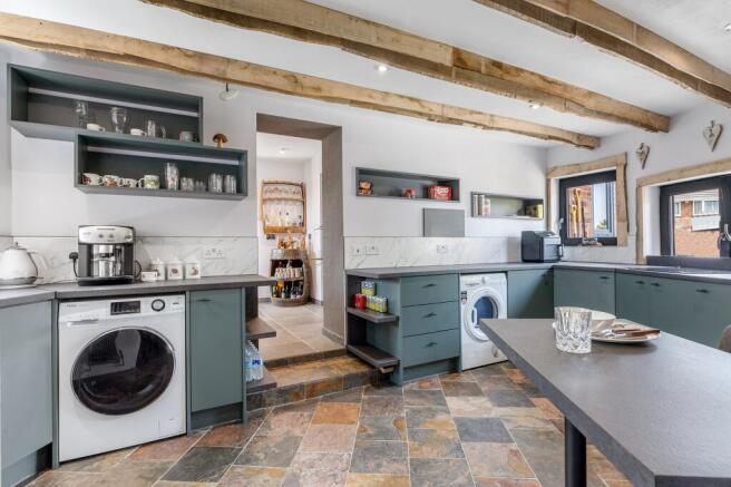 2 Colchester Court, 