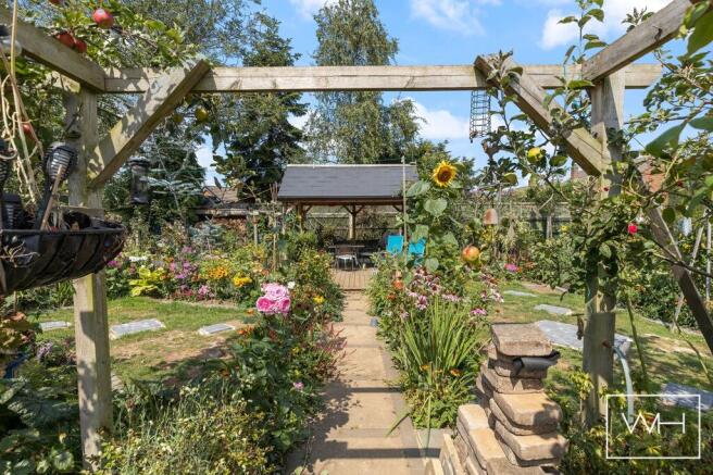 16 Chepstow Gardens,