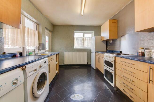 215705_101101000936_