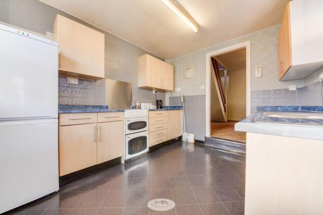 215705_101101000936_