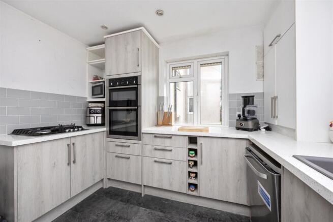 KITCHEN 2.jpeg