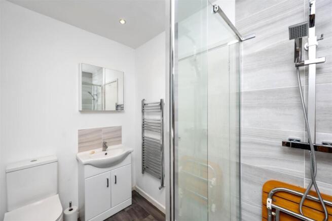 Braybon Avenue BATHROOM 2.jpeg