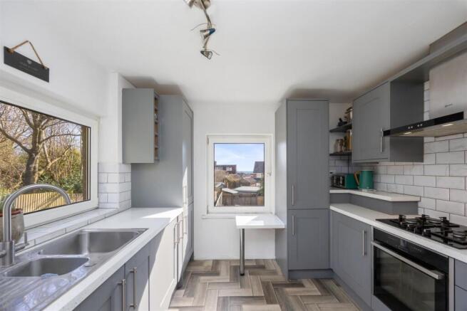 Barnet Way 19 KITCHEN.jpeg