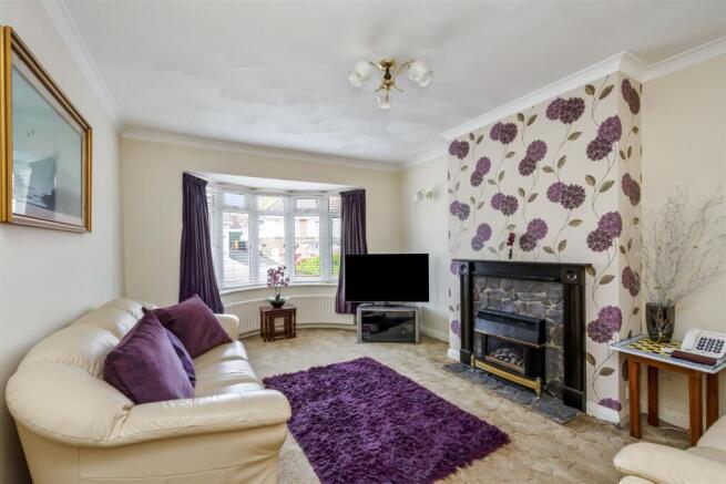 Meadway Crescent 5 LIVING ROOM.jpeg