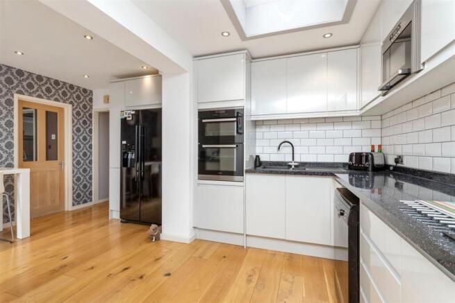 King George VI Dr 6 KITCHEN 2.jpeg