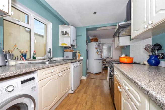 Poplar Avenue 38 kitchen.jpeg
