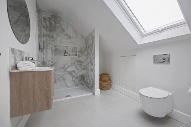 Gleton Avenue 15 SHOWER ROOM 2.jpeg