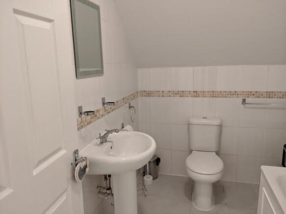 Lucy court bathroom.jpg