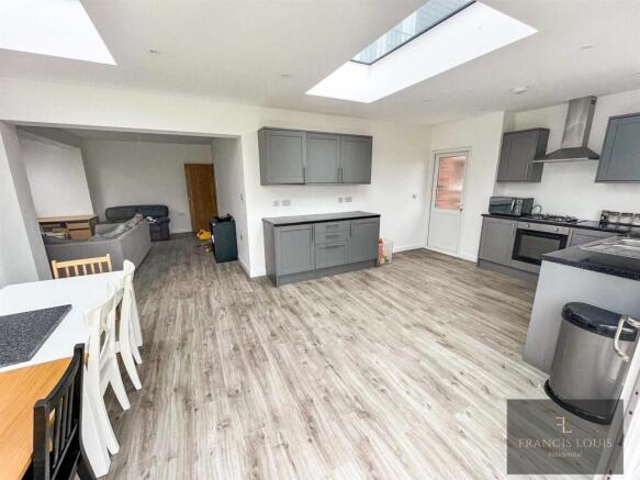 311274564_1310587699711621_4605052881172446969_n.J