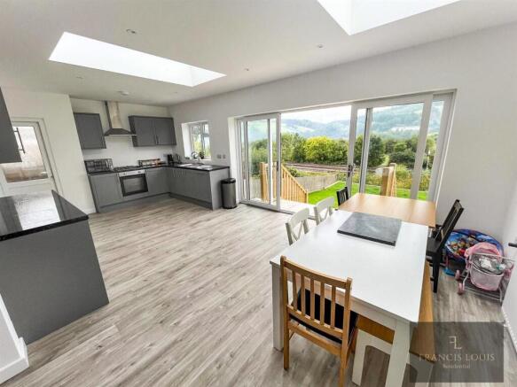 311457040_842478960100612_2548585431032151887_n.JP